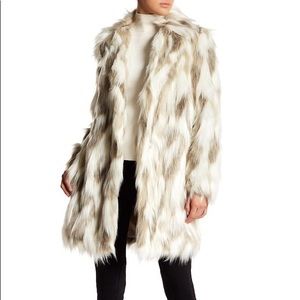 T TAHARI Faux Fur Coat ❄️
